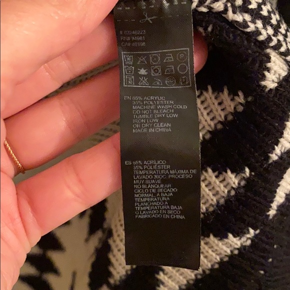 Forever 21 Aztec print shrug small - Picture 4 of 5